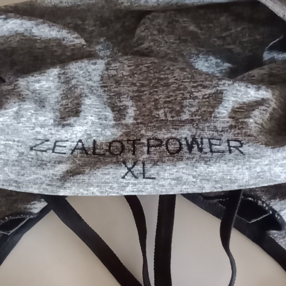 Woman's sports bra - Picture 3 of 6